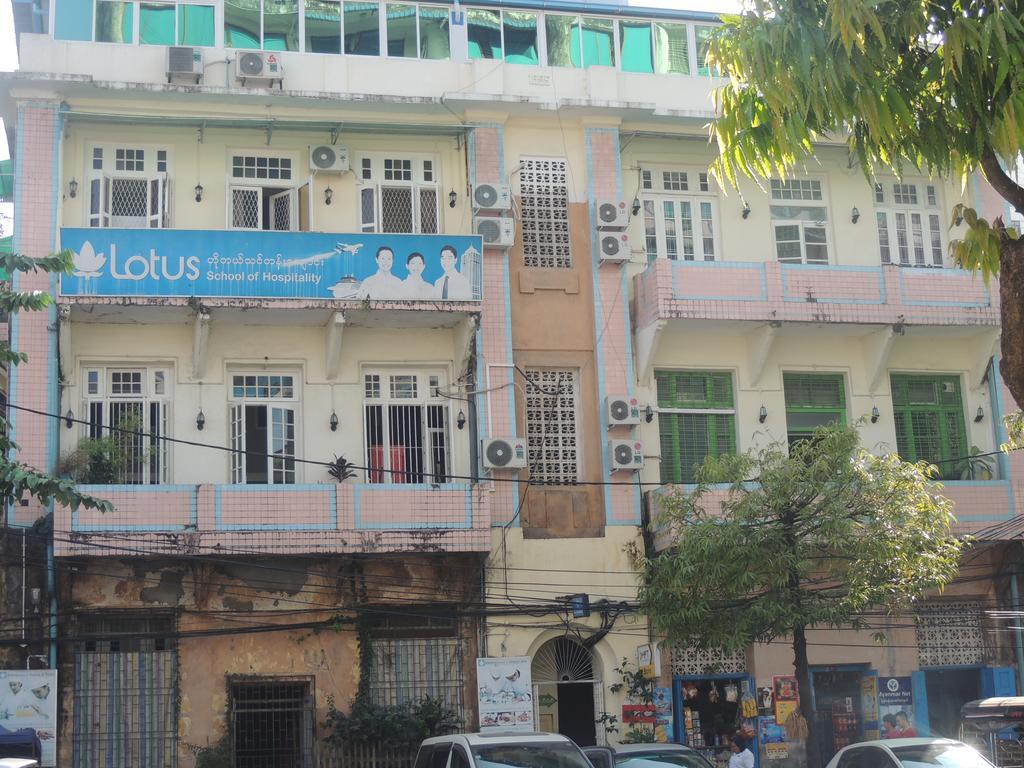 양곤 로터스 비앤비 B&B 외부 사진